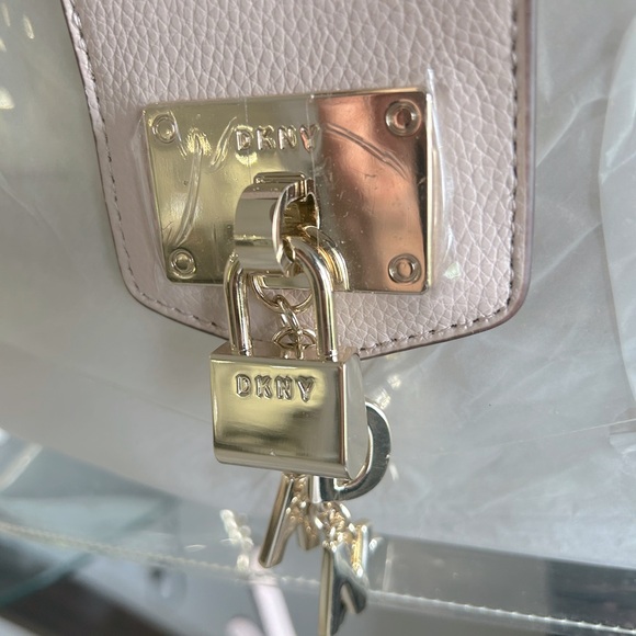DKNY clear and pink nude small shoulder bag. - Picture 11 of 17